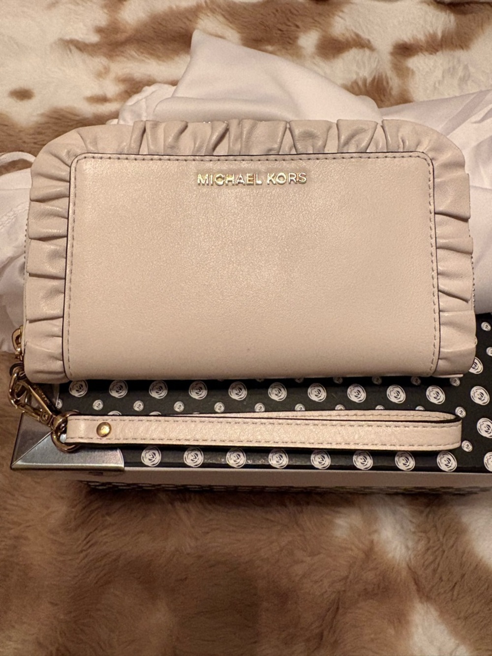 Michael Kors White Ruffle-Trim Wristlet Wallet